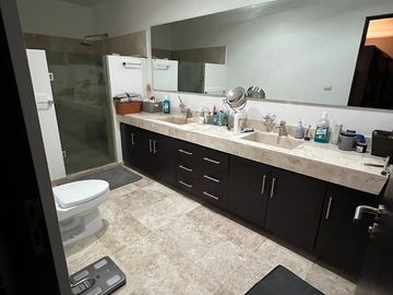 HERMOSA CASA EN VENTA EN BALCONES DE JURIQUILLA