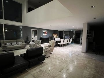 HERMOSA CASA EN VENTA EN BALCONES DE JURIQUILLA