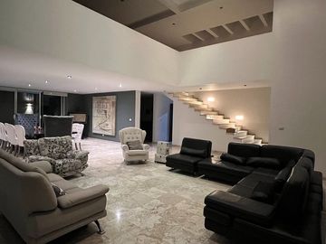 HERMOSA CASA EN VENTA EN BALCONES DE JURIQUILLA