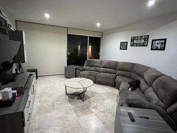 HERMOSA CASA EN VENTA EN BALCONES DE JURIQUILLA