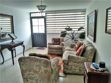 VENDO CASA REMODELADA - PONTEVEDRA - BOGOTÁ - 290 M2