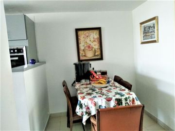 VENDO CASA REMODELADA - PONTEVEDRA - BOGOTÁ - 290 M2