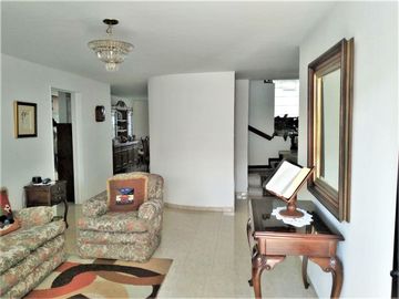 VENDO CASA REMODELADA - PONTEVEDRA - BOGOTÁ - 290 M2