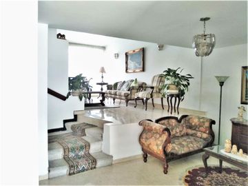 VENDO CASA REMODELADA - PONTEVEDRA - BOGOTÁ - 290 M2