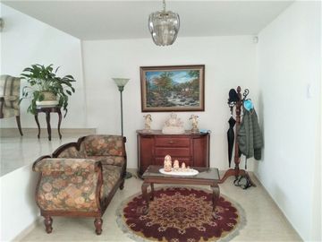 VENDO CASA REMODELADA - PONTEVEDRA - BOGOTÁ - 290 M2