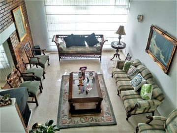 VENDO CASA REMODELADA - PONTEVEDRA - BOGOTÁ - 290 M2