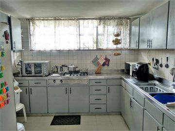 VENDO CASA REMODELADA - PONTEVEDRA - BOGOTÁ - 290 M2