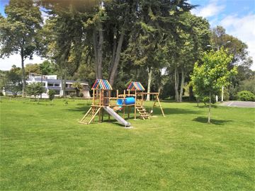 VENDO CASA REMODELADA - PONTEVEDRA - BOGOTÁ - 290 M2