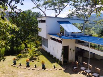 Vendo Hermosa Finca a 5 minutos de Villeta Cundinamarca posibilidadd de proyecto hotelerao.