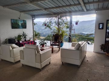 Vendo Hermosa Finca a 5 minutos de Villeta Cundinamarca posibilidadd de proyecto hotelerao.