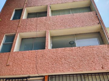 EDIFICIO PARA REMODELAR EN VENTA, LAS AGUILAS