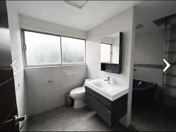 EDIFICIO PARA REMODELAR EN VENTA, LAS AGUILAS
