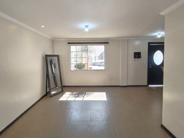 Hermosa Casa Esquinera en Conjunto - San Gabriel Valle de los Chillos