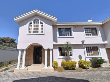 Hermosa Casa Esquinera en Conjunto - San Gabriel Valle de los Chillos