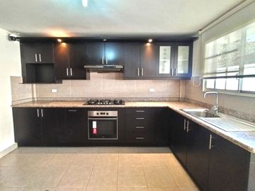 Hermosa Casa Esquinera en Conjunto - San Gabriel Valle de los Chillos
