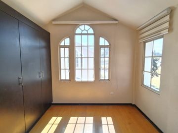 Hermosa Casa Esquinera en Conjunto - San Gabriel Valle de los Chillos