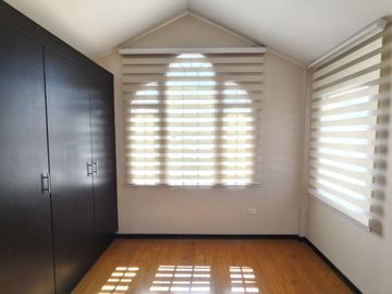 Hermosa Casa Esquinera en Conjunto - San Gabriel Valle de los Chillos
