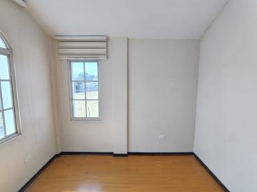 Hermosa Casa Esquinera en Conjunto - San Gabriel Valle de los Chillos