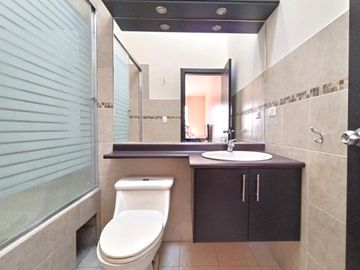 Hermosa Casa Esquinera en Conjunto - San Gabriel Valle de los Chillos