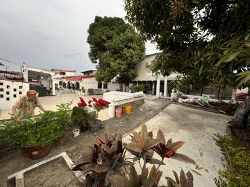 En venta casa de 14 dormitorios rentera en Inmaconsa.