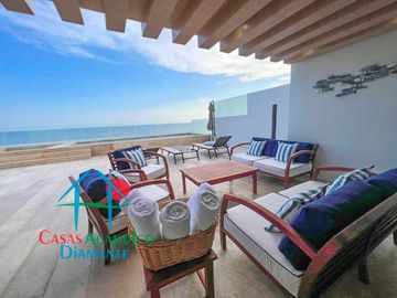 Depa en renta mensual con amplia terraza, alberca, jacuzzi privado y vista frontal al mar
