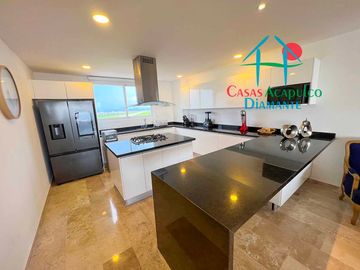Depa en renta mensual con amplia terraza, alberca, jacuzzi privado y vista frontal al mar