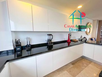 Depa en renta mensual con amplia terraza, alberca, jacuzzi privado y vista frontal al mar