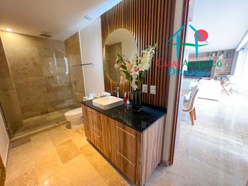 Depa en renta mensual con amplia terraza, alberca, jacuzzi privado y vista frontal al mar