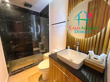 Depa en renta mensual con amplia terraza, alberca, jacuzzi privado y vista frontal al mar