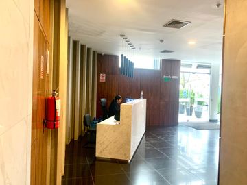 ALQUILER DE OFICINA 29 m² BARRANCO LIMITE MIRAFLORES, EDIFICIO EMPRESARIAL