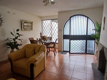 ✨ ¡Vive la Casa de tus Sueños en la Exclusiva Urb. La Calesa, Surco! ✨