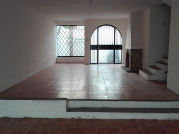 ✨ ¡Vive la Casa de tus Sueños en la Exclusiva Urb. La Calesa, Surco! ✨