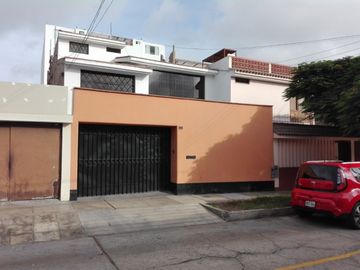 ✨ ¡Vive la Casa de tus Sueños en la Exclusiva Urb. La Calesa, Surco! ✨