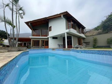 Vendo Hermosa Casa con Piscina en Rinconada del Lago