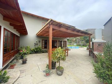 Vendo Hermosa Casa con Piscina en Rinconada del Lago