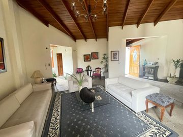 Vendo Hermosa Casa con Piscina en Rinconada del Lago