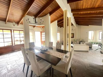 Vendo Hermosa Casa con Piscina en Rinconada del Lago