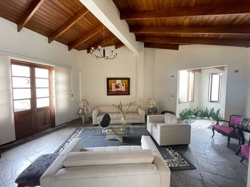 Vendo Hermosa Casa con Piscina en Rinconada del Lago