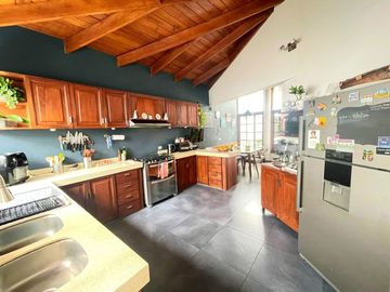 Vendo Hermosa Casa con Piscina en Rinconada del Lago