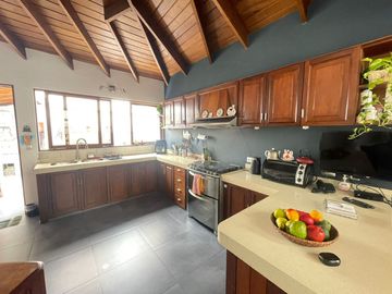 Vendo Hermosa Casa con Piscina en Rinconada del Lago