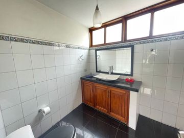 Vendo Hermosa Casa con Piscina en Rinconada del Lago