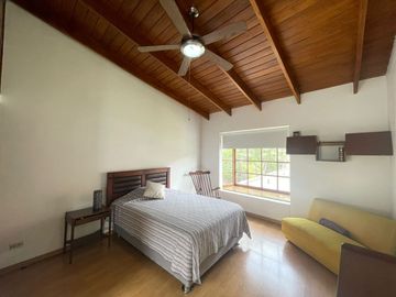 Vendo Hermosa Casa con Piscina en Rinconada del Lago