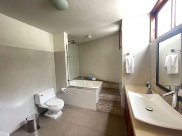 Vendo Hermosa Casa con Piscina en Rinconada del Lago