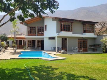 Vendo Hermosa Casa con Piscina en Rinconada del Lago