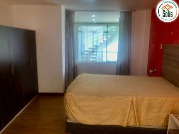 SOLÍS VENDE CASA DE 4 PISOS CON PISCINA EN BAÑOS DEL INCA