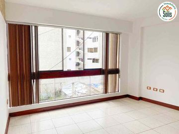 SOLÍS VENDE APARTAMENTO CON COCHERA EN URB EL INGENIO, CAJAMARCA.