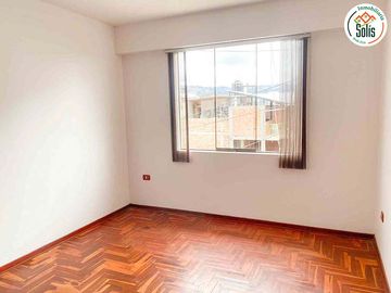 SOLÍS VENDE APARTAMENTO CON COCHERA EN URB EL INGENIO, CAJAMARCA.