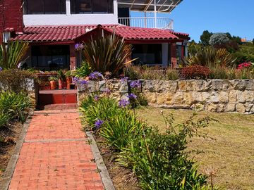 VENTA CASA POR YERBABUENA CON VISTA VALLE DE SOPO CONDOMINIO LA SOLEDAD