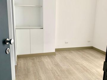 VENTA DE OFICINA 29 m² BARRANCO LIMITE MIRAFLORES, EDIFICIO EMPRESARIAL