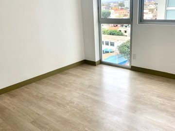 VENTA DE OFICINA 29 m² BARRANCO LIMITE MIRAFLORES, EDIFICIO EMPRESARIAL